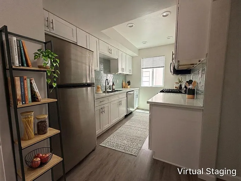 149 S Spalding Dr — Photo 15
