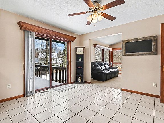 4th image of 2731 Hunters Point