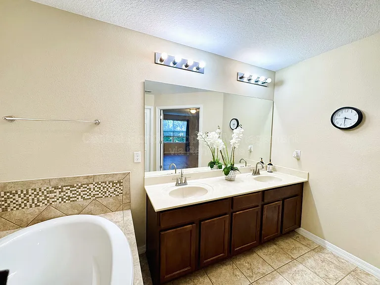 6621 Helmsley Cir — Photo 29