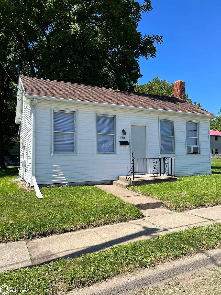 1425 Osborn St photo 1