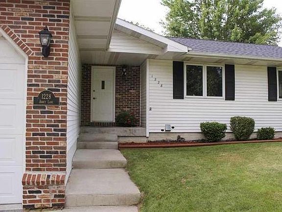 2nd image of 1228 Abbey Ln