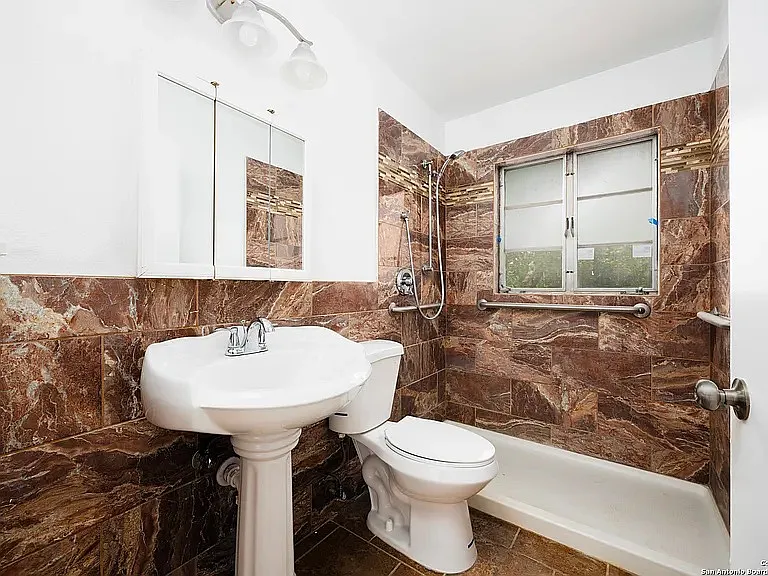 170 Olga St — Photo 6