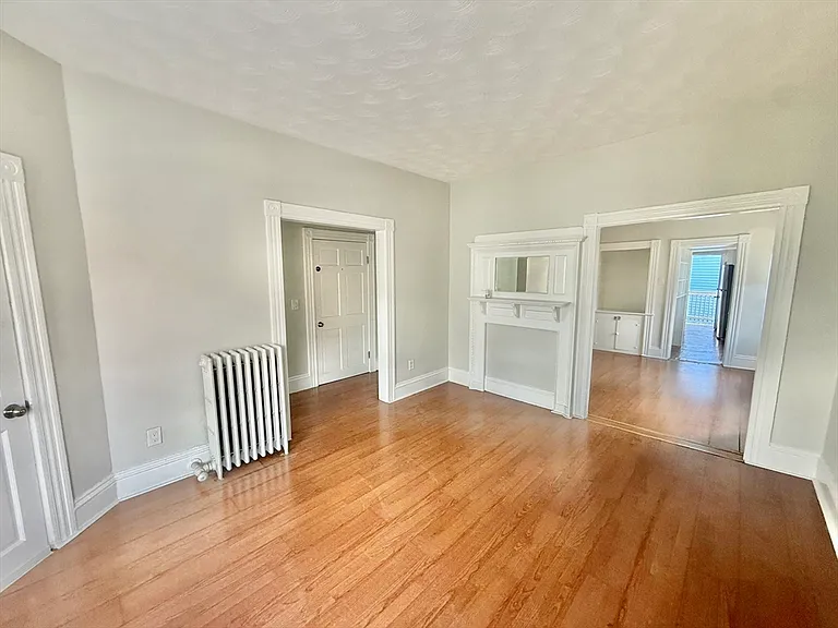 15 Gladstone St #3 — Photo 3