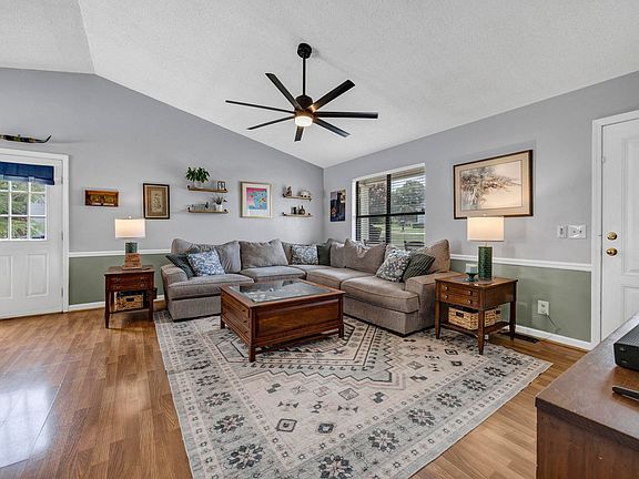 3rd image of 104 Meadow Wood Dr