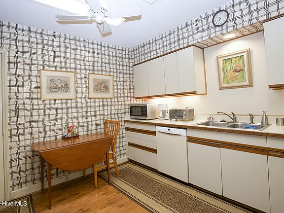 4th image of 412 Love Forty Drive W