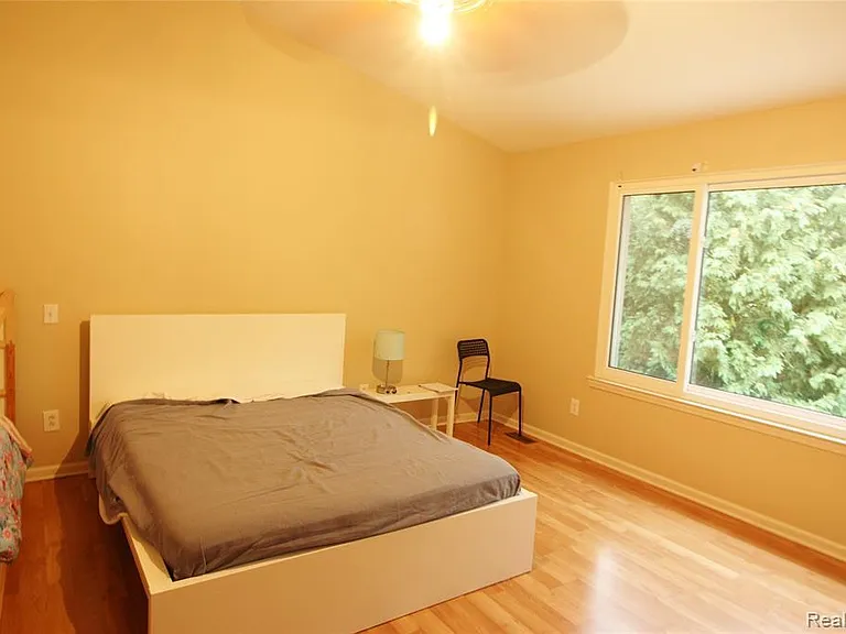 193 Saxon Ct — Photo 15