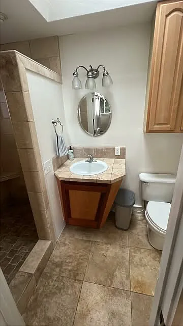 6 bed, 2209 sqft, $2,400 — Photo 1