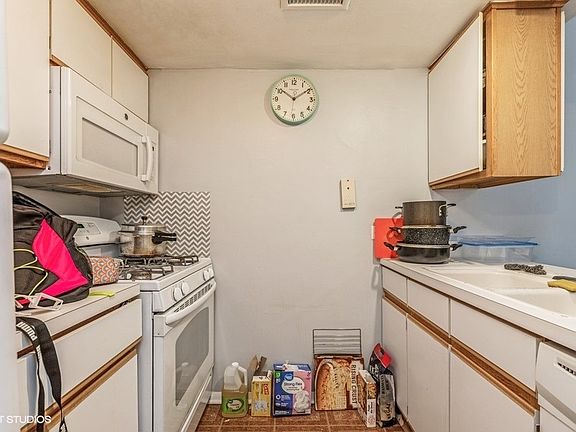 5th image of 1870 Huntington Blvd APT E
