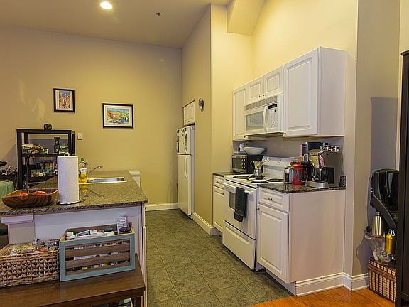 4th image of 1001-13 Chestnut St #705W