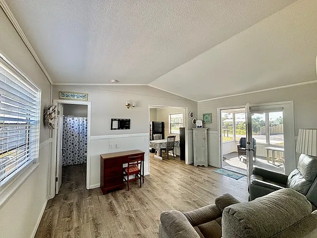 1 bed, 958 sqft, $1,500 — Photo 4
