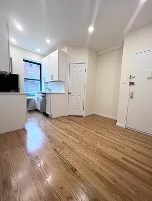 Rented by City Connections Realty | media 11