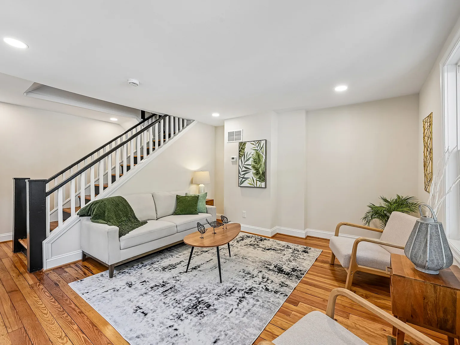 3 bed, 2.5 bath, 1760 sqft, $3,000 — Photo 2