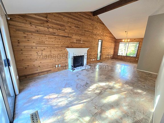 4th image of 9 Mountain Cir