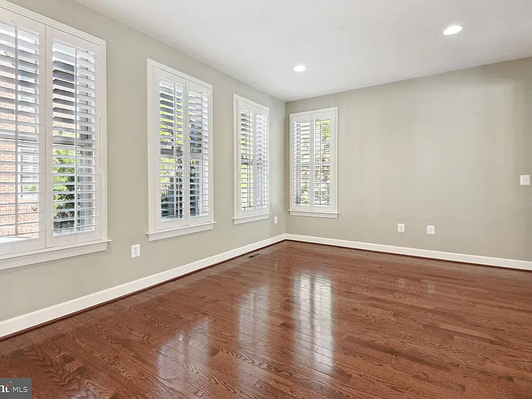 3439 Kemper Rd — Photo 12