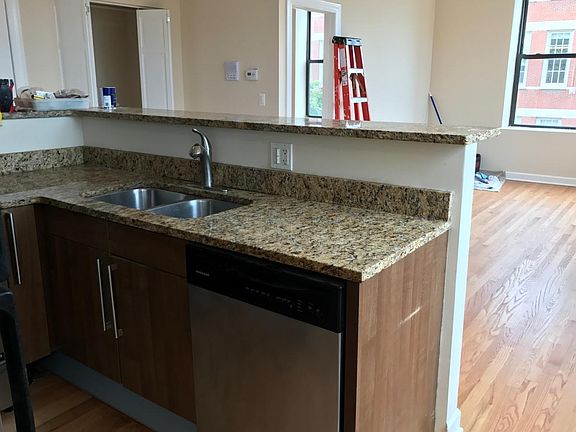 5th image of 2701 W Augusta Blvd #3F
