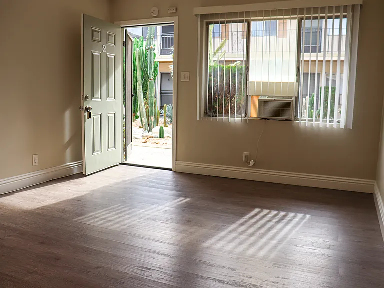 Rosemead Villas — Photo 7
