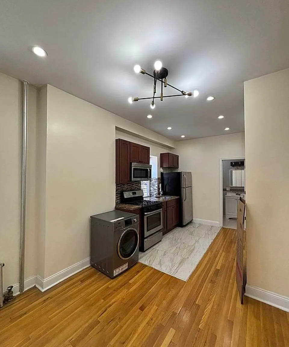305 Clarkson Avenue — Photo 4