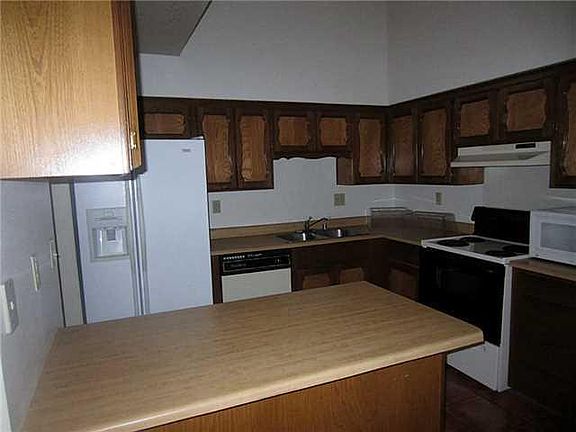 4th image of 5765 Lawndale Dr #A