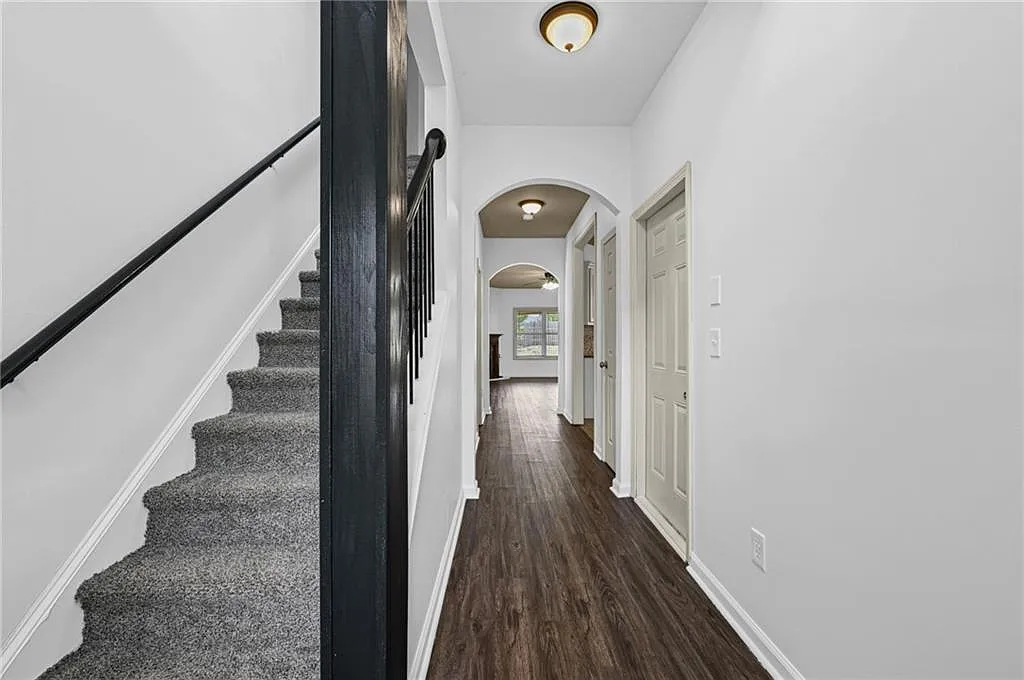 3 bed, 2.5 bath, 2084 sqft, $2,300 — Photo 4