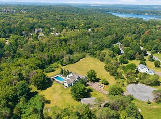 923 Cloverleaf Cir, Hudson, WI 54016