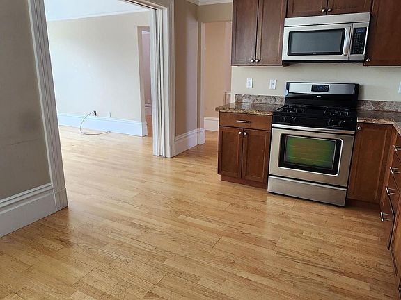 5th image of 134 Clement St