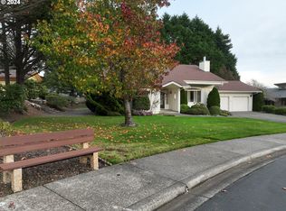 855 Brookhaven Dr, Brookings, OR 97415