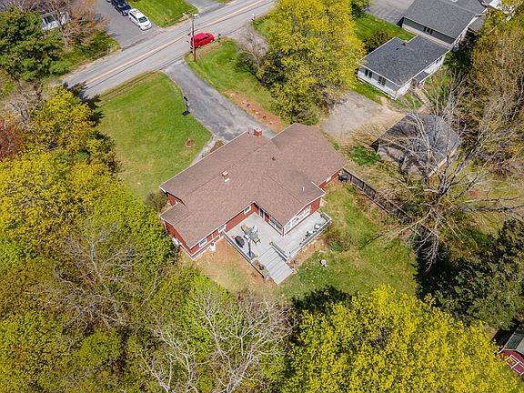 2nd image of 233 Old County Rd