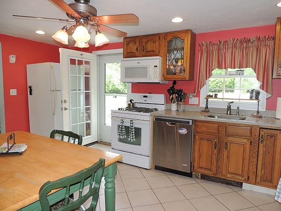 3rd image of 228 Highland Ave