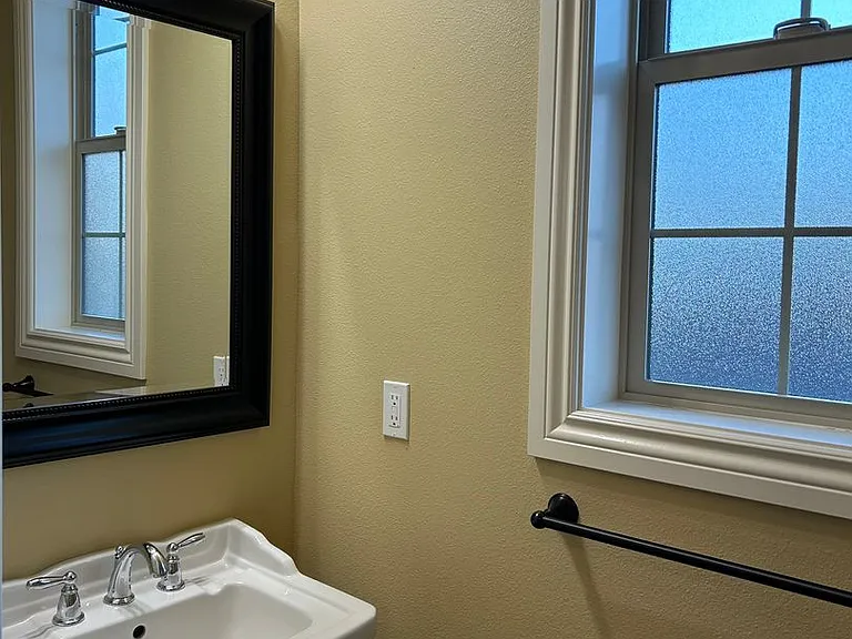 2320 NW Grant Ave #101 — Photo 17
