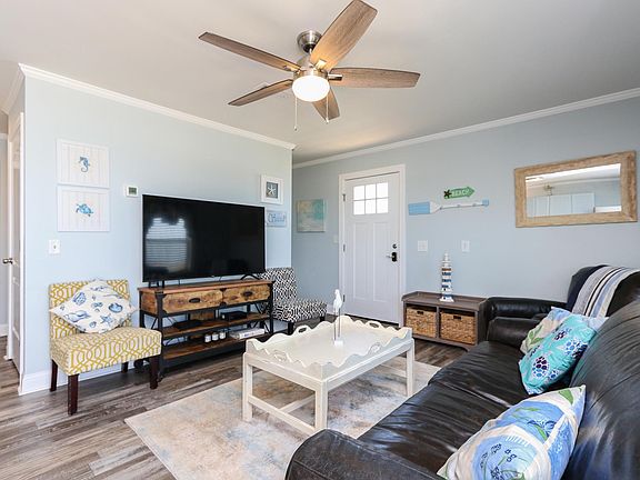 4th image of 2613 E Beach Dr
