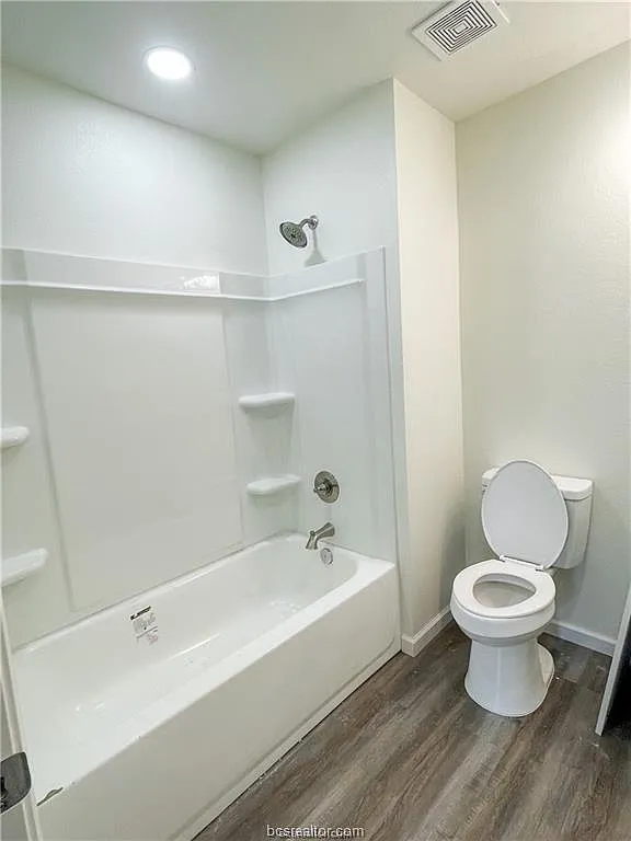 4 bed, 2.0 bath, 1200 sqft, $1,500 — Photo 2