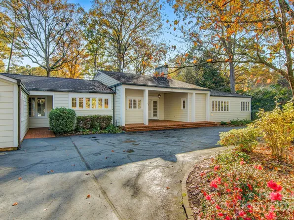 559 11th Avenue Cir NW, Hickory, NC 28601