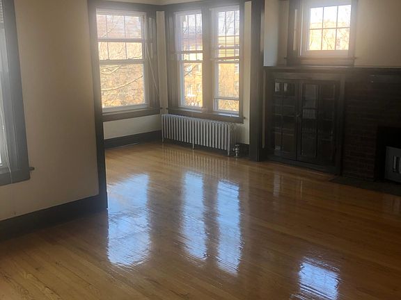2nd image of 1901 W Ainslie St APT 3