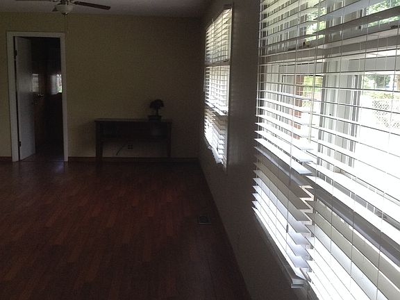 5th image of 2914 Chrysler Dr