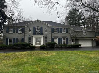 21 Renaud Rd, Grosse Pointe Shores, MI 48236