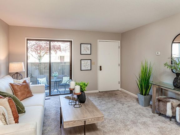 3rd image of 18947 Sara Park Cir