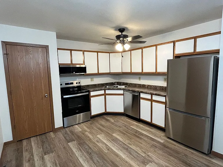 2720 Washington Ave — Photo 1