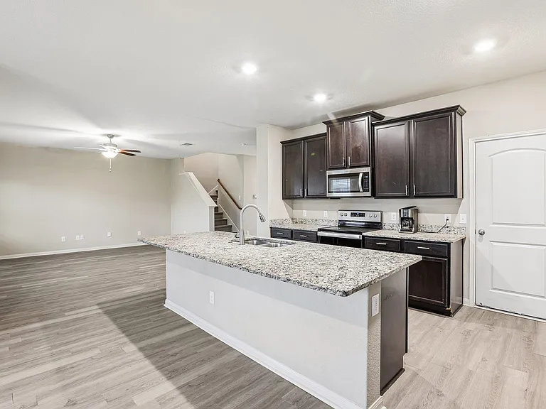 117 Cherry Tree Ln — Photo 2
