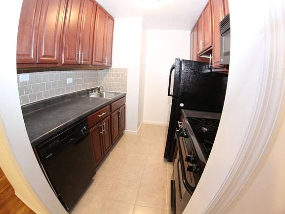 3rd image of 350 E 19th St