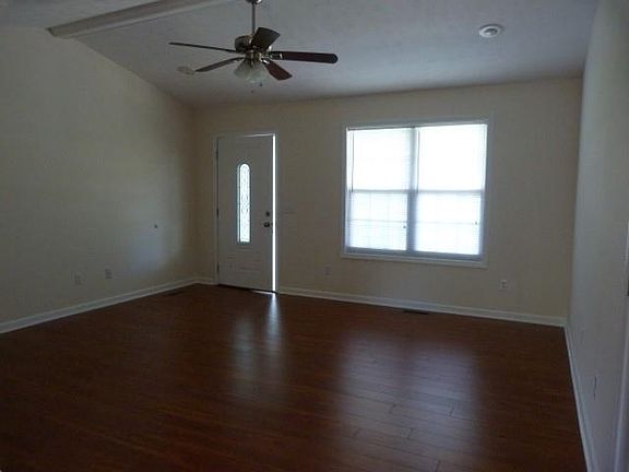 5th image of 384 Meadowbrook Dr
