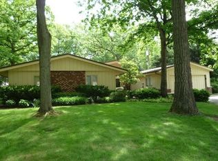 33 Lancaster Ln, Lincolnshire, IL