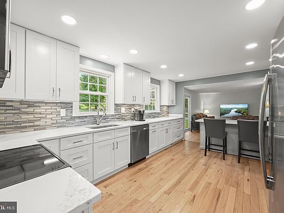5th image of 8733 Cardinal Forest Cir