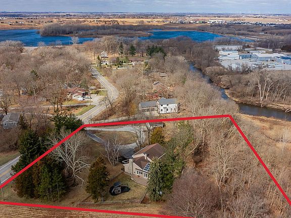 3rd image of 413 W Riverside Rd