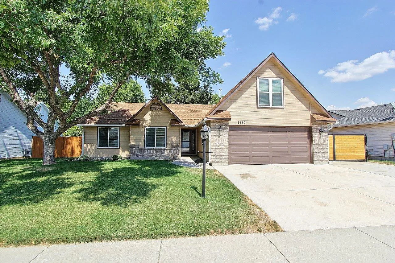 3 bed, 1371 sqft, $2,600 — Photo 1
