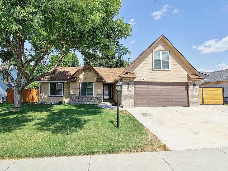 3890 E Presidential Dr