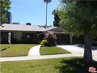 2nd image of 718 Schumacher Dr