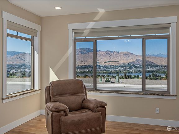 5th image of 2949 N Breckenridge Drive