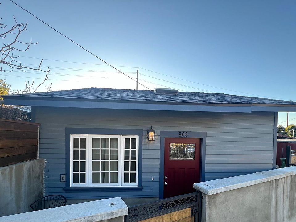 1st image of 808 Cresthaven Dr