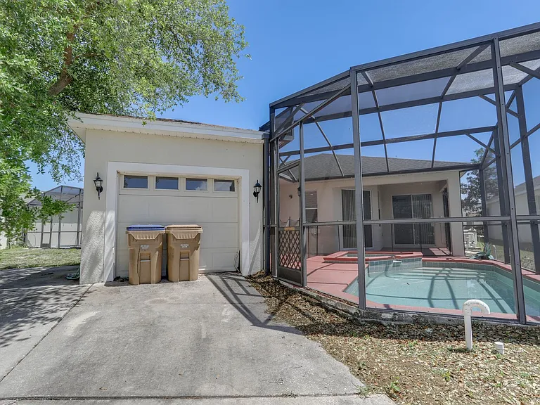 4977 Pall Mall St W — Photo 29