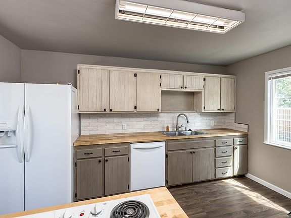 5th image of 810 Dumosa Dr